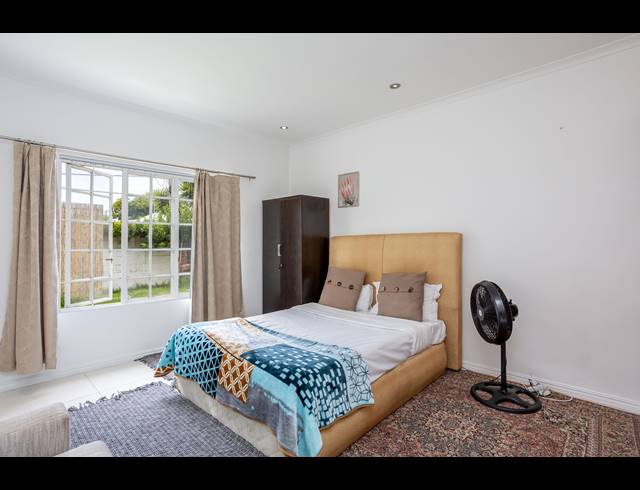9 BEDROOM HOUSE TO LET IN CONSTANTIA